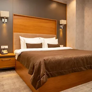 4* מלון Midtown